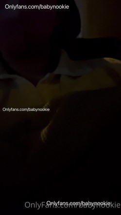 泰国零零后巨乳淫欲痴女「babynookie」OF露脸性爱私拍 巨骚！户外露出商场厕所自慰单男约炮 截图7