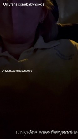 泰国零零后巨乳淫欲痴女「babynookie」OF露脸性爱私拍 巨骚！户外露出商场厕所自慰单男约炮 截图10