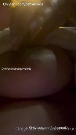 泰国零零后巨乳淫欲痴女「babynookie」OF露脸性爱私拍 巨骚！户外露出商场厕所自慰单男约炮 截图15