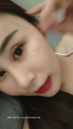 风骚的少妇颜值不错露脸大黑牛插骚逼自慰呻吟，勾引外卖小哥激情啪啪，口交大鸡巴激情上位捏着奶子玩弄爆菊 截图9