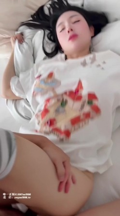 推特性爱大师95后绿帽情侣美腿女王『汐梦瑶』会员群视频『调皮的妹妹』禁断的兄妹爱情 口交 女上位骑乘 中出 截图15
