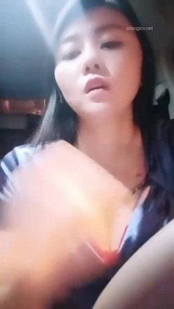 【雪儿老师】巨乳奶滴滴女司机开滴滴不为赚钱只为男人一边直播一边勾引醉酒乘客服务一流专门喂乘客壮阳药 截图8