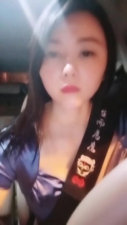【雪儿老师】巨乳奶滴滴女司机开滴滴不为赚钱只为男人一边直播一边勾引醉酒乘客服务一流专门喂乘客壮阳药 截图13