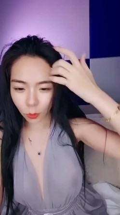 颜值骚少妇【猫九】一个有性瘾的女人，大尺度掰逼给狼友打飞机，自慰潮喷喷到天花板，绝对精彩 截图4