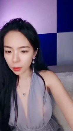 颜值骚少妇【猫九】一个有性瘾的女人，大尺度掰逼给狼友打飞机，自慰潮喷喷到天花板，绝对精彩 截图9