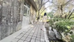 西蒙工作室-濑濑-苗条文静眼镜美少女各种户外场景大胆露出，天桥，江边，公园里，在人来人往的地方全裸露出，好刺激，差点被发现了~ 截图9