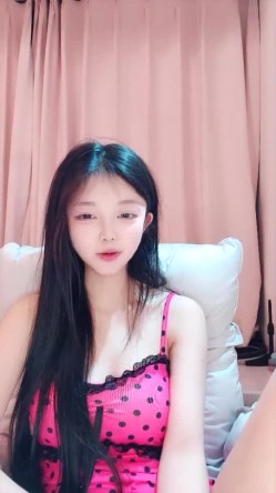 甜美校花【小奈美美】顶级裸舞~上帝视角~掰穴道具~爽 截图1