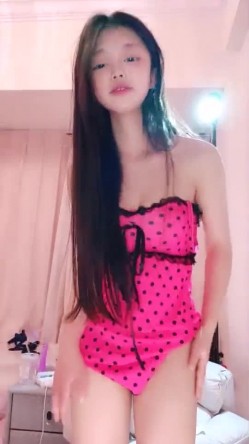 甜美校花【小奈美美】顶级裸舞~上帝视角~掰穴道具~爽 截图4