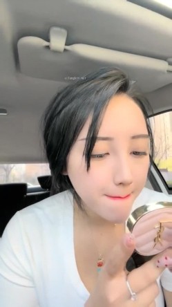 178胸膜！~【傲胸新木优子】，KTV土豪淫乱，高端酒店会牛郎！夜生活真是丰富，之前还爱装逼不脱呢 截图1