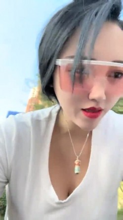 178胸膜！~【傲胸新木优子】，KTV土豪淫乱，高端酒店会牛郎！夜生活真是丰富，之前还爱装逼不脱呢 截图7