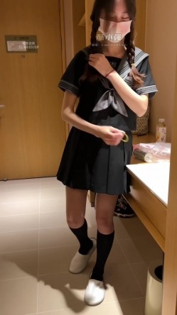 【丝足狂喜】推特28万粉丝国产原创丝袜足交博主「酥小强」付费私拍 线下专约素人模特足交抚摸调情 截图2