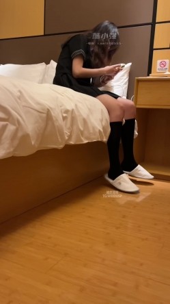 【丝足狂喜】推特28万粉丝国产原创丝袜足交博主「酥小强」付费私拍 线下专约素人模特足交抚摸调情 截图12