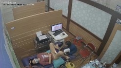 《妇产科监控破解》多位美女少妇张开大腿让医生又抠又摸检查阴道 截图4