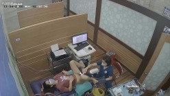 《妇产科监控破解》多位美女少妇张开大腿让医生又抠又摸检查阴道 截图9