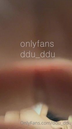 韩国绿帽淫妻骚母狗「ddu_ddu」OF私拍 钟爱3P和吞精 截图3