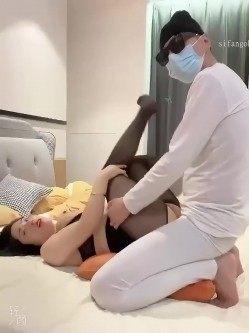 大蝴蝶骚穴轻熟女【燕燕暖心阁】定制视频，脸穴同框掰穴性爱啪啪 截图3