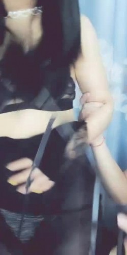 颜值很高的黑丝女神露脸和面具男啪啪，女神的口活让我欲罢不能，就喜欢她给舔鸡巴玩69.风骚的上位呻吟不断 截图1