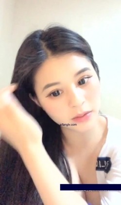 极品高颜值网红【可爱多多】空姐制服，情趣肚兜，黑丝情趣，勾搭足浴师啪啪，捆绑，特写灌满精液鲍鱼 截图2