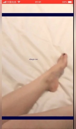 极品高颜值网红【可爱多多】空姐制服，情趣肚兜，黑丝情趣，勾搭足浴师啪啪，捆绑，特写灌满精液鲍鱼 截图6