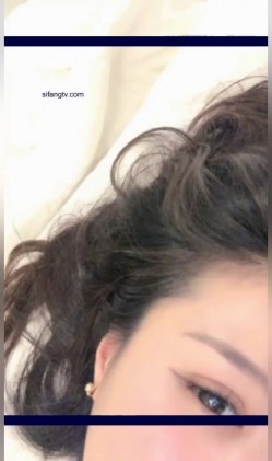 极品高颜值网红【可爱多多】空姐制服，情趣肚兜，黑丝情趣，勾搭足浴师啪啪，捆绑，特写灌满精液鲍鱼 截图13