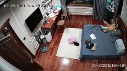 《居家摄像头破解》漂亮学生妹在家也会按耐不住摸逼玩几下 ️边看手机啪啪小视频边玩穴 截图10