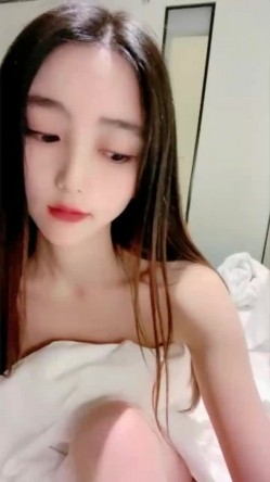 骚妇猫猫 近期下海颜值最高的女神偶像般的9分超高纯欲颜值最要命的是身材还贼棒背影杀绝了 这才是真正的S型身材奶子完美得不像话 截图1