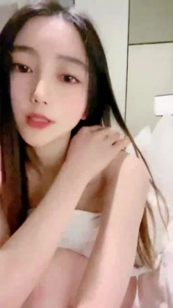 骚妇猫猫 近期下海颜值最高的女神偶像般的9分超高纯欲颜值最要命的是身材还贼棒背影杀绝了 这才是真正的S型身材奶子完美得不像话 截图15