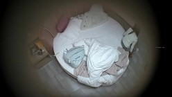 酒店偷拍 乖乖女学生掏出书包内藏的情趣黑丝疯狂深蹲爱拍摄胖男 截图1
