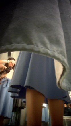 国内服装商城试衣间偷拍漂亮妹子试穿衣服,无数奶子和逼看的我应接不暇 截图12