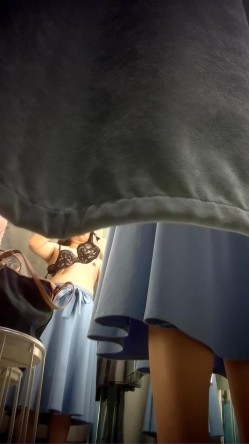 国内服装商城试衣间偷拍漂亮妹子试穿衣服,无数奶子和逼看的我应接不暇 截图15