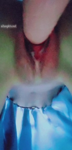出道即巅峰新人露脸推特顶B王，人瘦奶大小魔女【蒂米】定制私拍，裸舞顶胯，道具紫薇无套啪啪内射 截图6