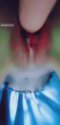 出道即巅峰新人露脸推特顶B王，人瘦奶大小魔女【蒂米】定制私拍，裸舞顶胯，道具紫薇无套啪啪内射 截图7