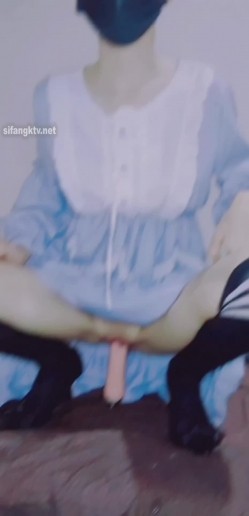 出道即巅峰新人露脸推特顶B王，人瘦奶大小魔女【蒂米】定制私拍，裸舞顶胯，道具紫薇无套啪啪内射 截图9