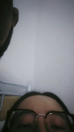 毕业生没找到工作，眼镜学生妹下海，【小寓睡不醒】，身材苗条，蜂腰翘臀，被男友的大鸡巴插得哇哇叫，多毛粉穴一刻也不能停歇 截图10