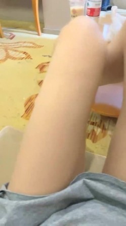 千里送逼，坐上高铁去约炮，【妖娆小宝贝】，美腿御姐，高铁厕所自慰，奥迪车震 截图2