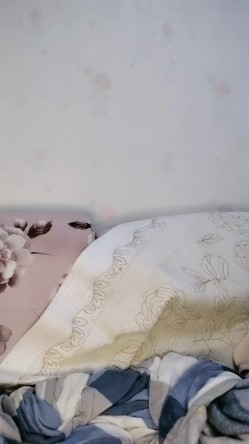 新来的学妹，甜美可爱颜值高，深夜诱惑狼友，小奶子坚挺诱人自己揉捏，听狼友指挥给狼友掰开看逼逼不要错过 截图1