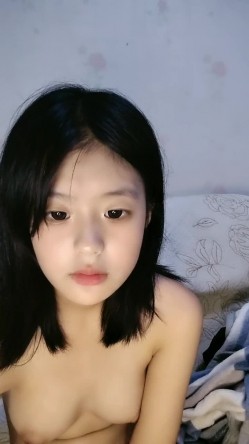 新来的学妹，甜美可爱颜值高，深夜诱惑狼友，小奶子坚挺诱人自己揉捏，听狼友指挥给狼友掰开看逼逼不要错过 截图7