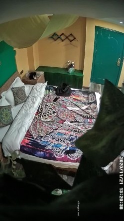 高质量情侣开房被偷拍，居然带了振动棒鸡巴先来个开胃菜 截图2