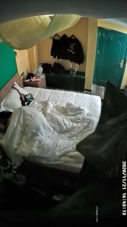 高质量情侣开房被偷拍，居然带了振动棒鸡巴先来个开胃菜 截图7