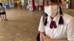 PIYO-126 ドMJ○お散歩「えっ、普通って精子飲まないんですか…？」～初体験は40歳のおじさん。何も知らずにいろんなことを教えこまれていた性格よし子女子校生～ 截图12