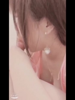 “鸡巴好硬~我要来高潮了”对话超淫荡，顶级骚母狗大奶妖媚【雪儿】群福利，户外车震3P淫声浪语骚得离谱 截图5