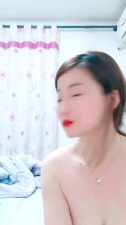 县城的极品小少妇，【小河弯弯】，户外尿尿~道具自慰~无套啪啪~内射口爆吞精 截图9