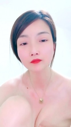 县城的极品小少妇，【小河弯弯】，户外尿尿~道具自慰~无套啪啪~内射口爆吞精 截图11