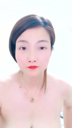 县城的极品小少妇，【小河弯弯】，户外尿尿~道具自慰~无套啪啪~内射口爆吞精 截图12