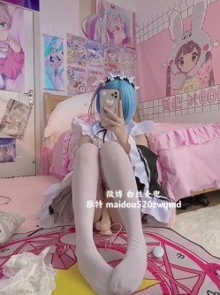 【麦兜小可爱】最新会员私拍流出→尿尿自慰啪啪 皮肤白皙可爱 后入怼操 五星推荐 高清720P版 自慰 截图4