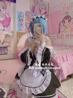 【麦兜小可爱】最新会员私拍流出→尿尿自慰啪啪 皮肤白皙可爱 后入怼操 五星推荐 高清720P版 自慰 截图10