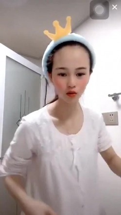 抖音美女少妇不经意间弯腰漏奶奶，最是诱惑，关键颜值都不错！ 截图5