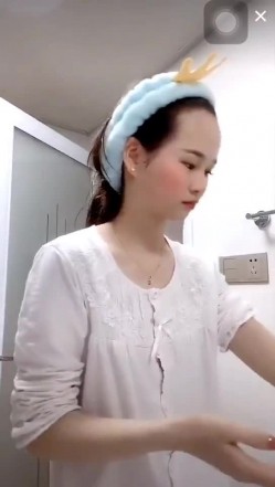 抖音美女少妇不经意间弯腰漏奶奶，最是诱惑，关键颜值都不错！ 截图7