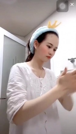 抖音美女少妇不经意间弯腰漏奶奶，最是诱惑，关键颜值都不错！ 截图10