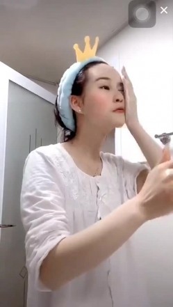 抖音美女少妇不经意间弯腰漏奶奶，最是诱惑，关键颜值都不错！ 截图11